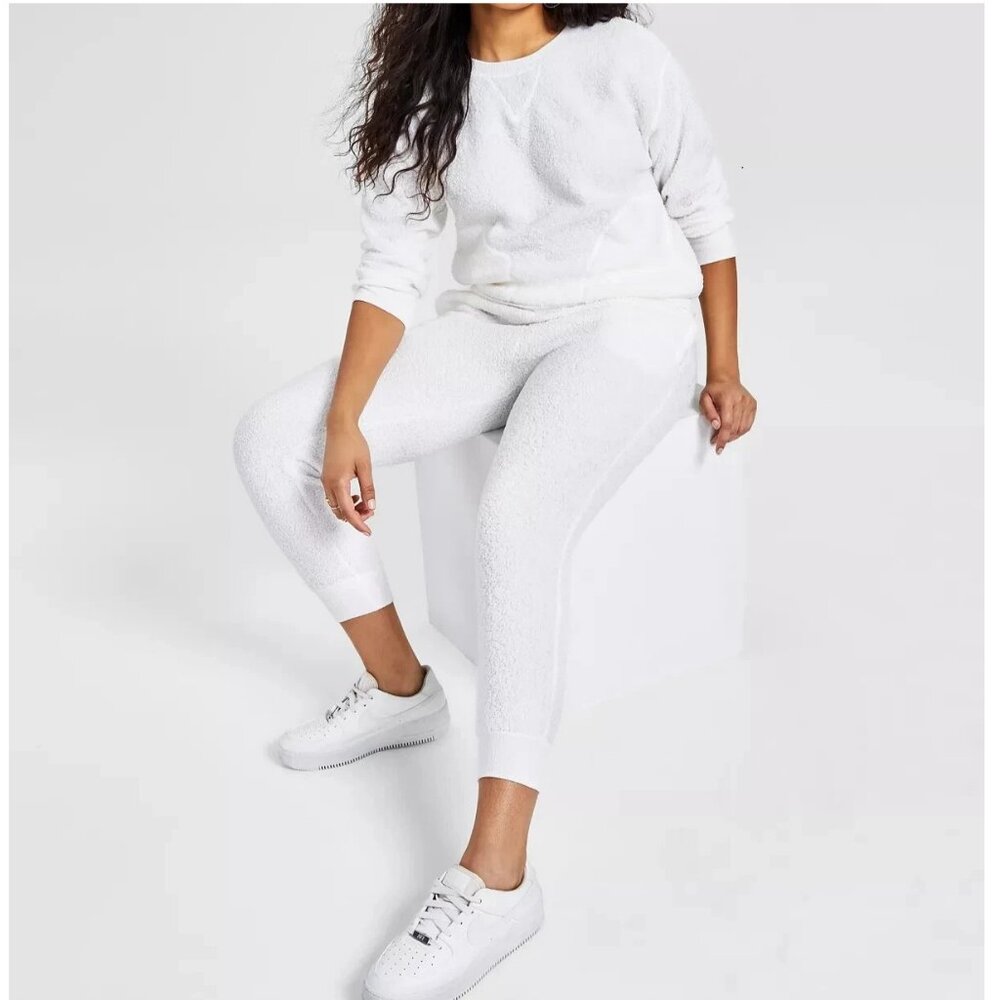 Jenni Women's 2-Piece Solid Polyester Sherpa Pajama Set, White